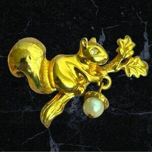 Vintage signed Avon Squirrel & Acorn Brooch Gold Tone with Dangle Pearl Accent